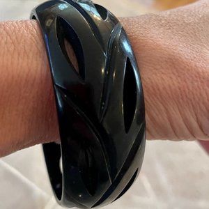 VIntage Carved / Cutout BAKELITE bangle